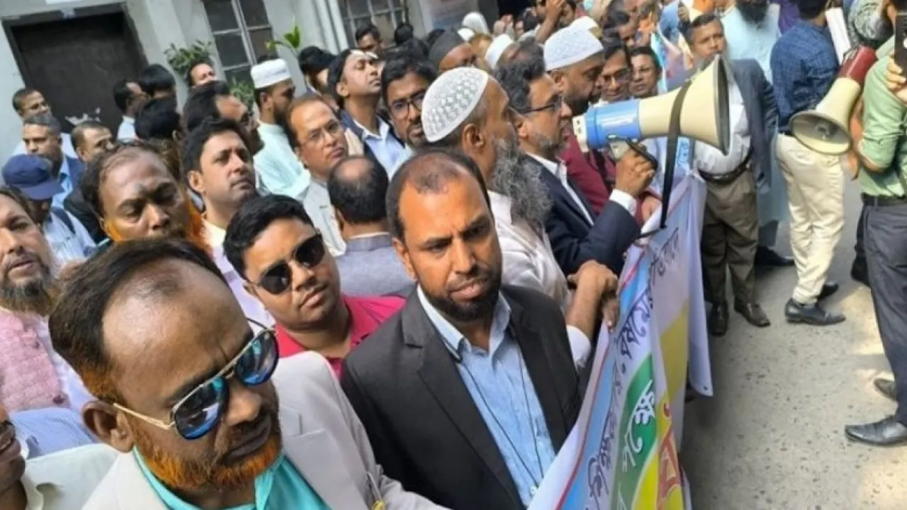 কর্মবিরতিতে সরকারি মাধ্যমিকের শিক্ষকরা, বার্ষিক পরীক্ষার কি হবে?