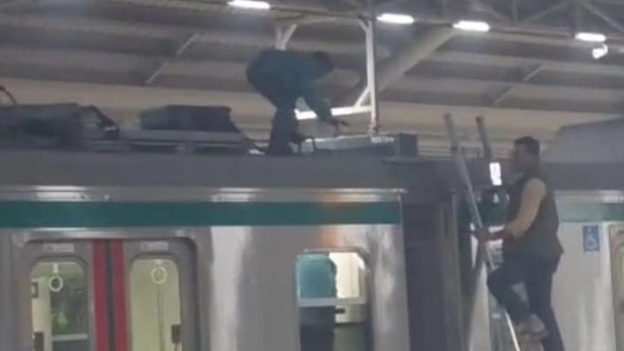 আজ আর মেট্রো চলাচল করবে না