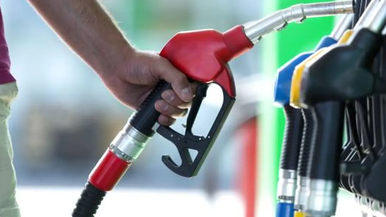 জ্বালানি তেলের মূল্য বাড়িয়েছে সরকার