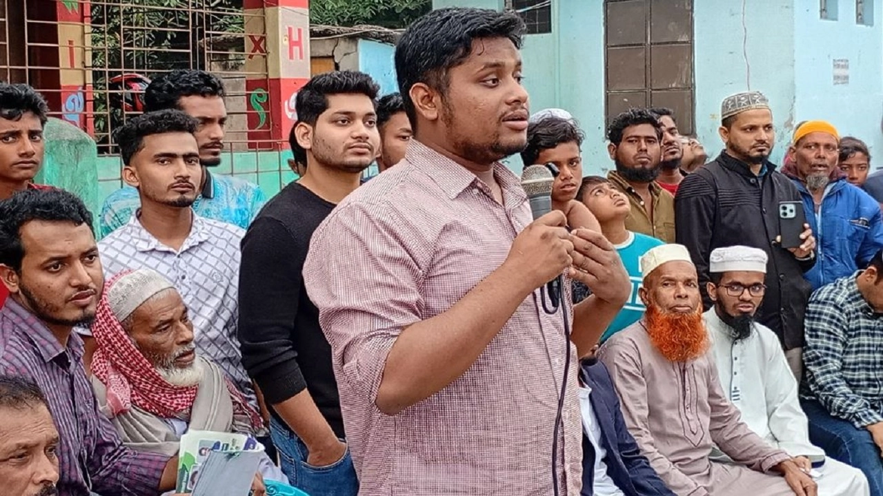 জাতীয় নাগরিক পার্টির (এনসিপি) দক্ষিণাঞ্চলের মুখ্য সংগঠক হাসনাত আবদুল্লাহ