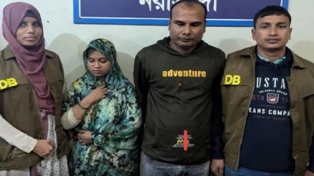 দুই প্রতারককে আটক করেছে জেলা গোয়েন্দা পুলিশ (ডিবি)