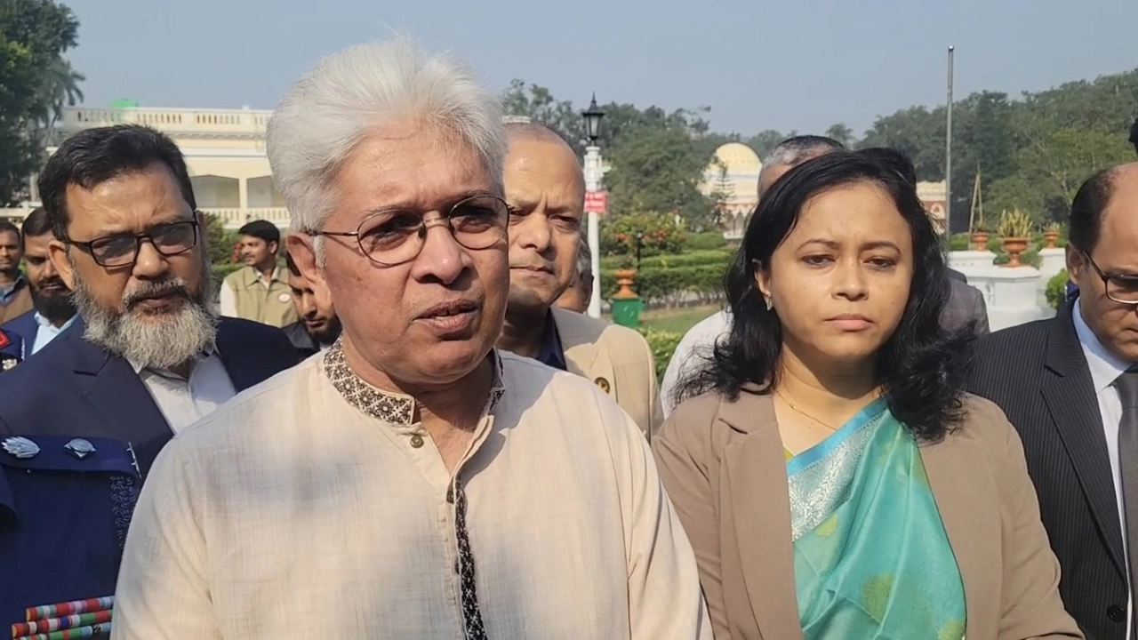 পরিদর্শন শেষে বক্তব্য রাখেন শিল্প উপদেষ্টা আদিলুর রহমান খান