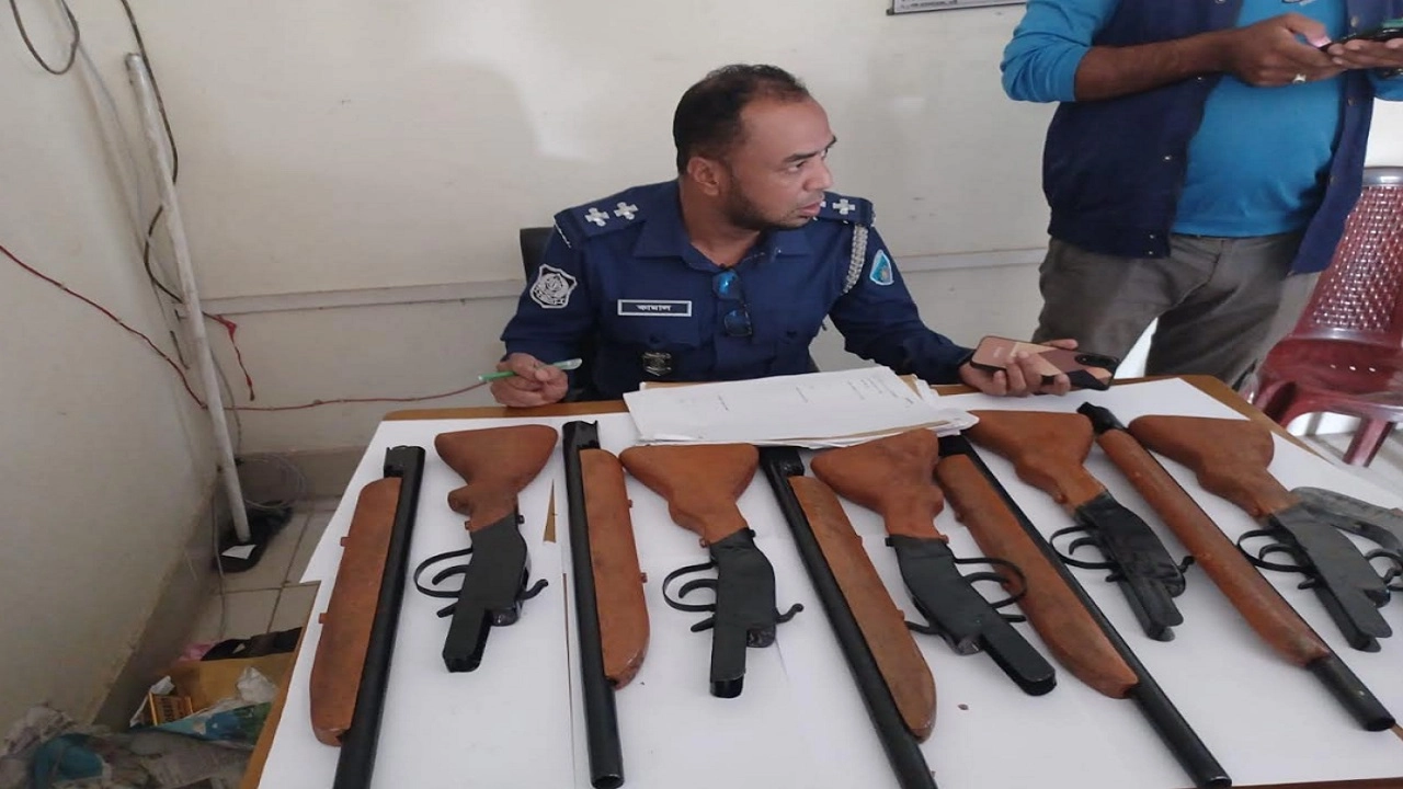 বিপুল পরিমাণ আগ্নেয়াস্ত্র উদ্ধার