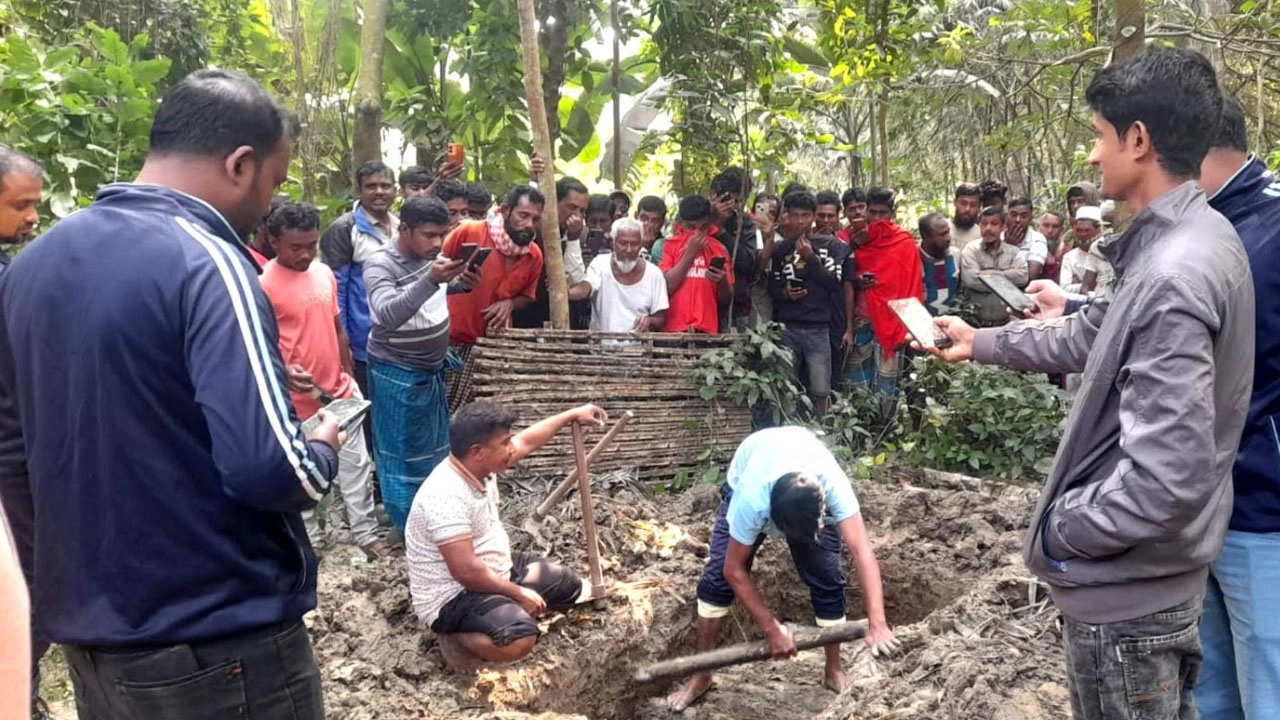 কবর থেকে লাশ উত্তোলন