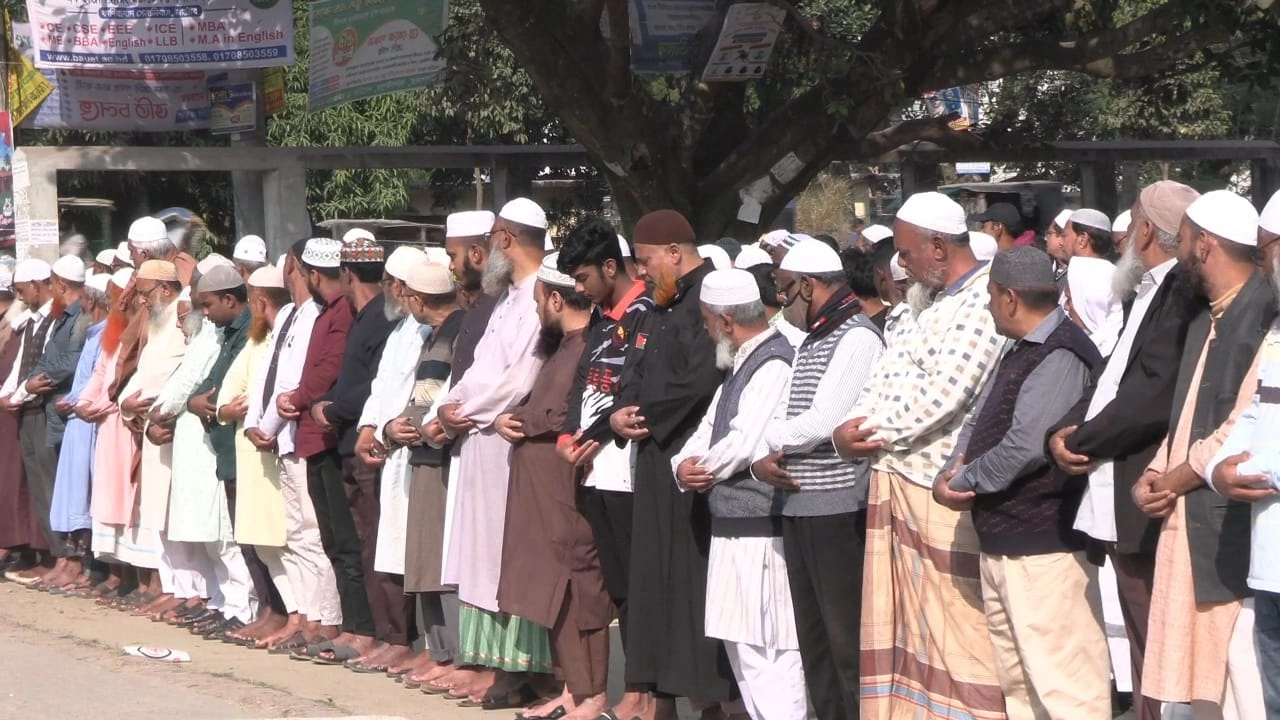 স্থানীয়ভাবে নামাজে জানাজা অনুষ্ঠিত