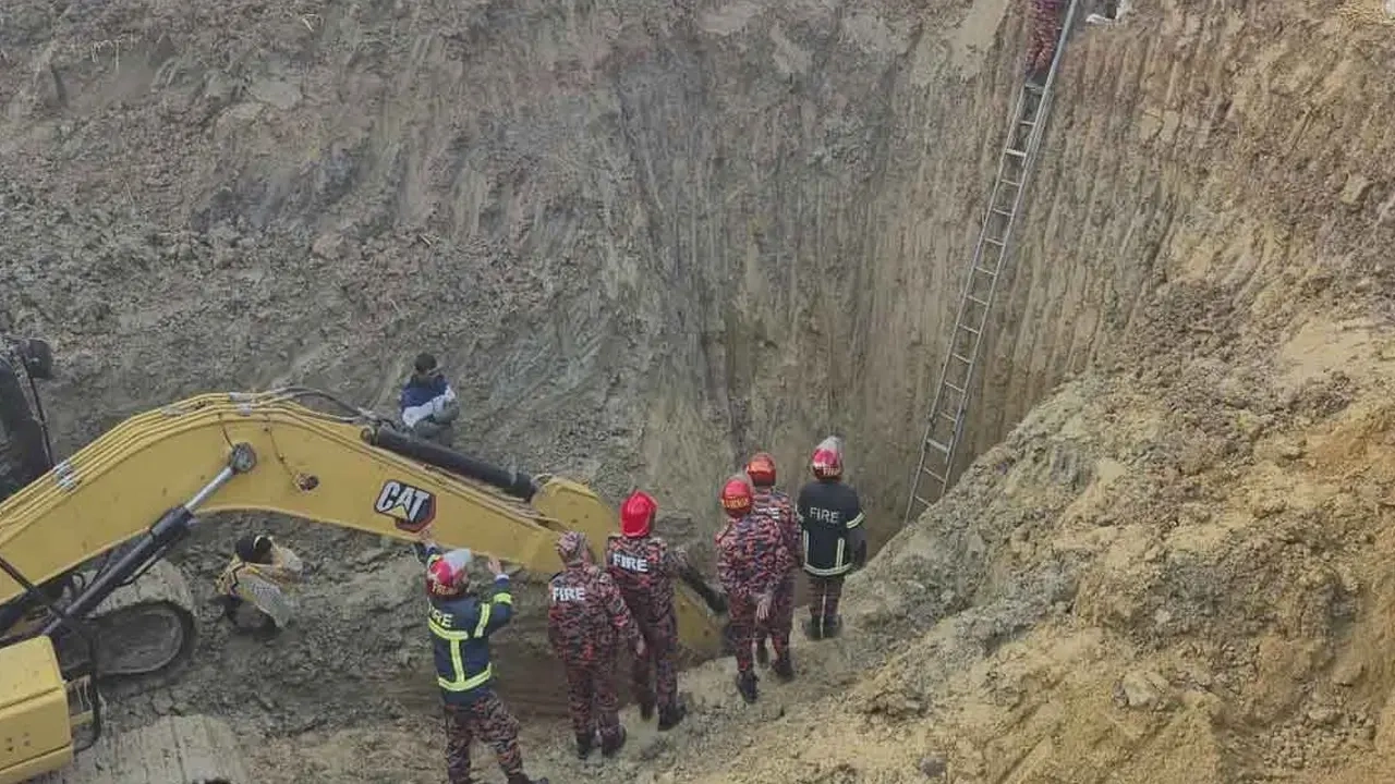 চলছে উদ্ধার অভিযান