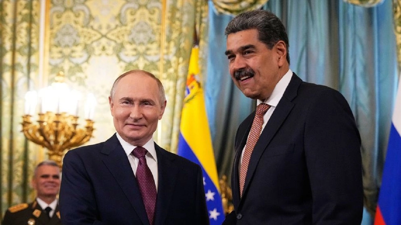 যুক্তরাষ্ট্রের চাপ উপেক্ষা করে মাদুরোর পাশে পুতিন