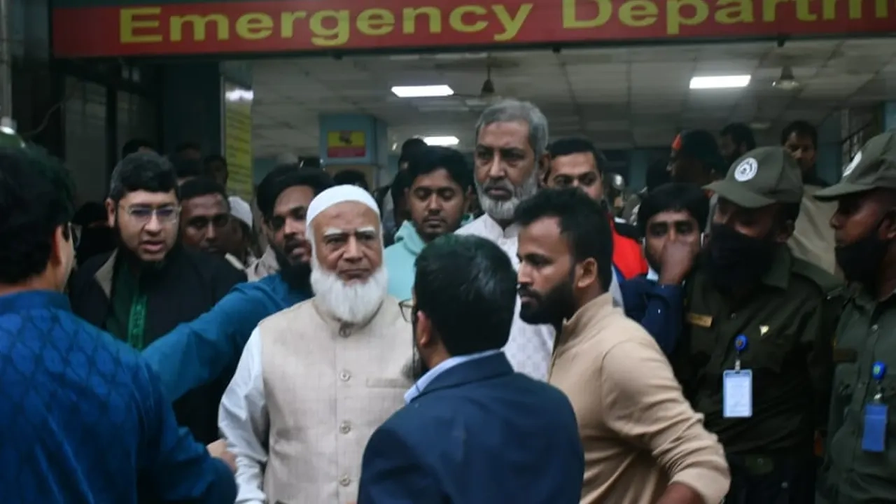 হাসপাতালে ছুটে যান বাংলাদেশ জামায়াতে ইসলামীর আমীর ডা. শফিকুর রহমান