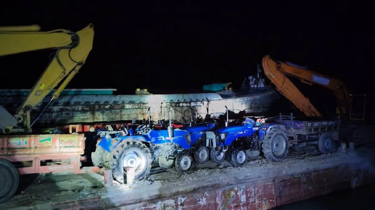 অবৈধভাবে মাটি কাটা হচ্ছে