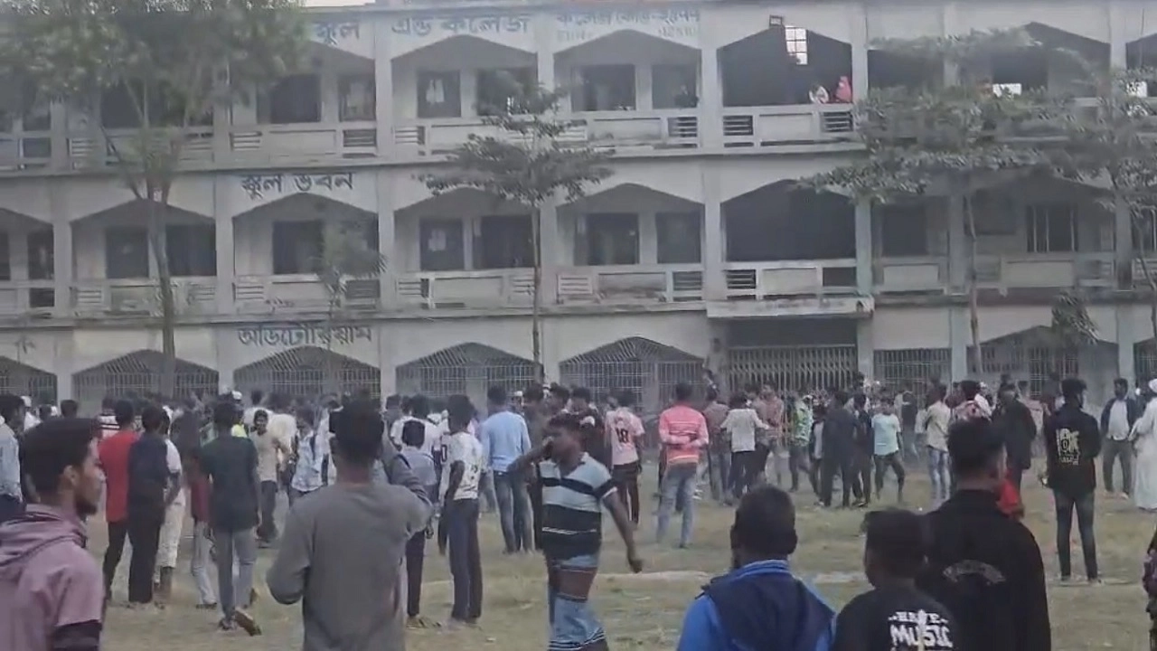 দুই গ্রুপের সংঘর্ষ