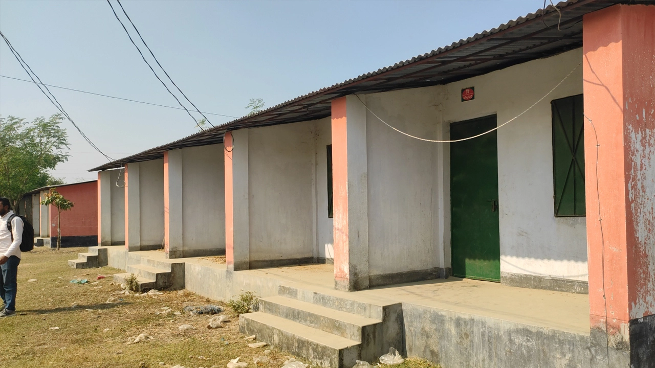 রক্ষণাবেক্ষণের অভাবে নষ্ট হচ্ছে আশ্রয়ণ প্রকল্পের ঘর