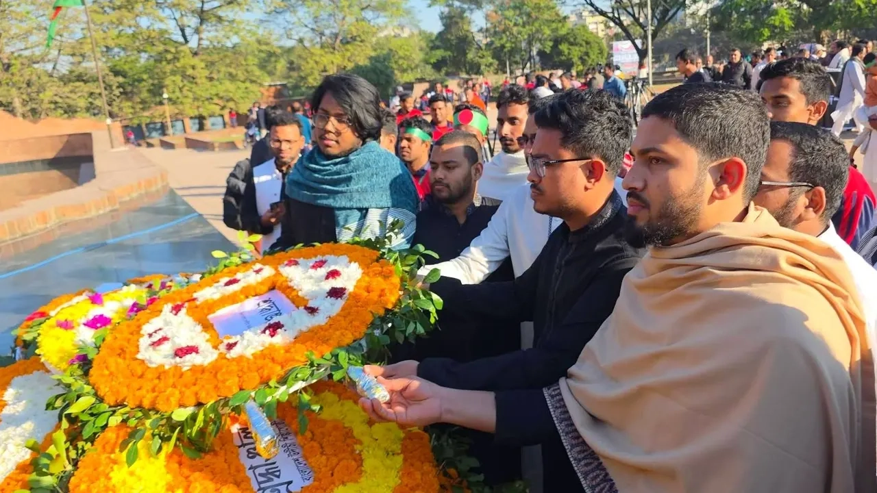 রোববার (১৪ ডিসেম্বর) মিরপুর শহীদ বুদ্ধিজীবী স্মৃতিসৌধে শ্রদ্ধা নিবেদন করেন সাদিক কায়েম
