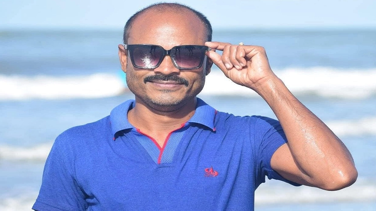 ময়লার ব্যবসায়ী আজাহার মিয়া (৪২)