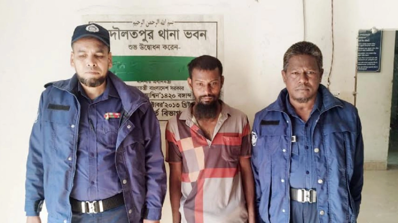 অভিযুক্ত ভ্যানচাল সাকিব (৩৫)