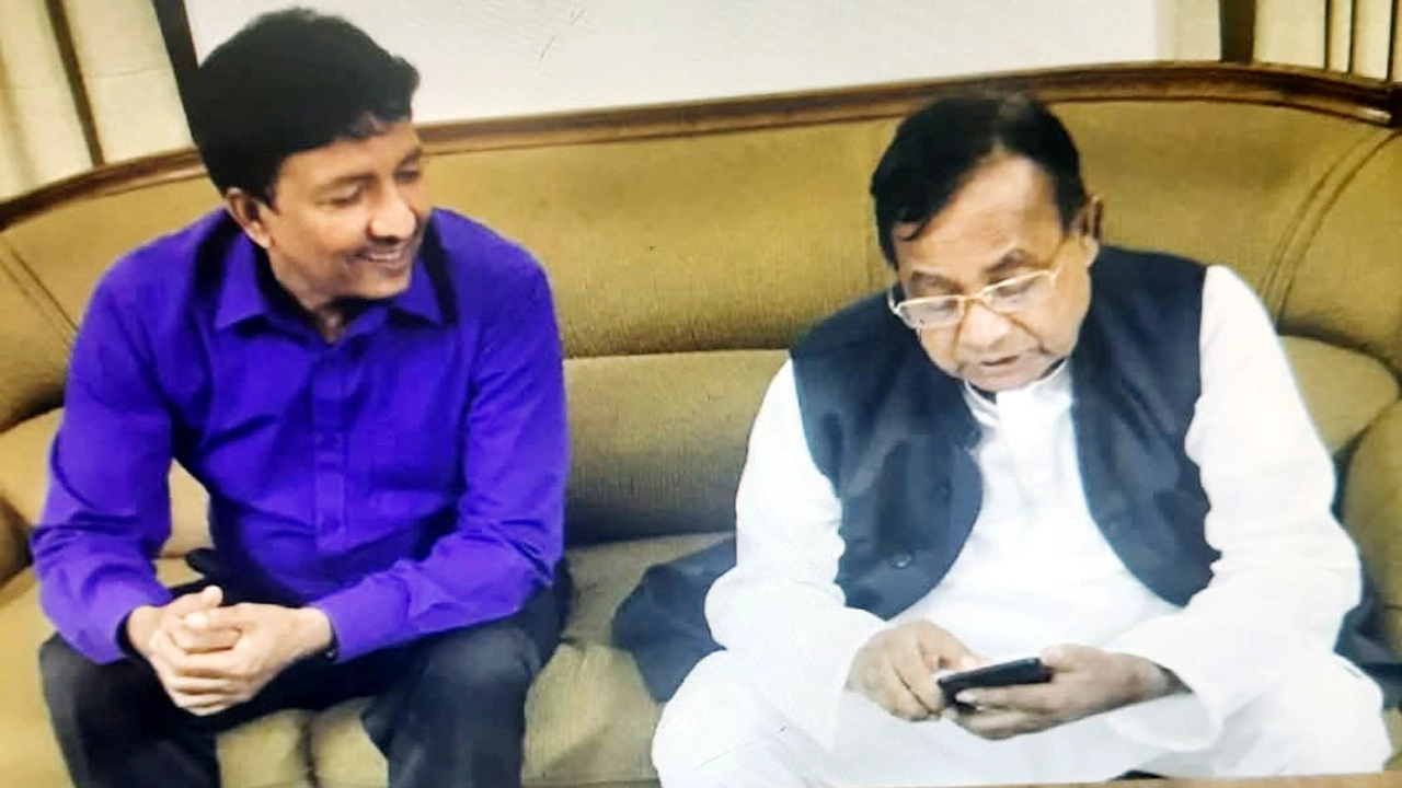 মুজিবুল হকের সঙ্গে আব্দুল বারেক