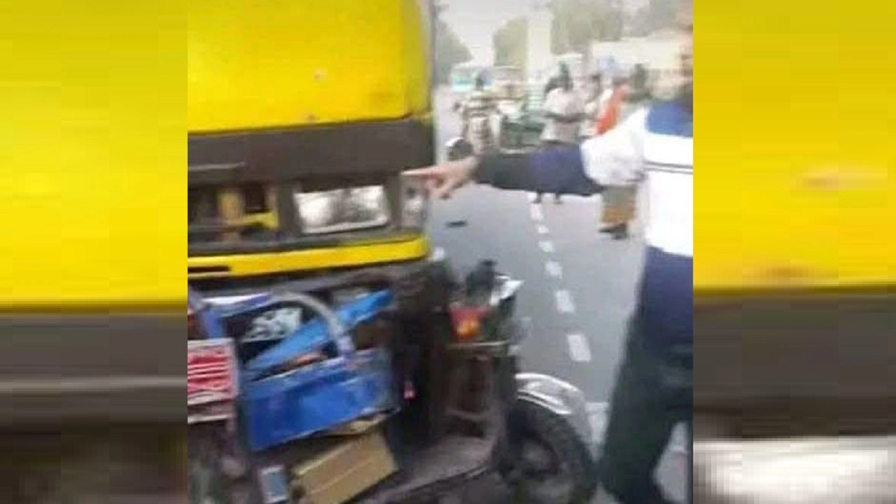 দুর্ঘটনা কবলিত ট্রাক