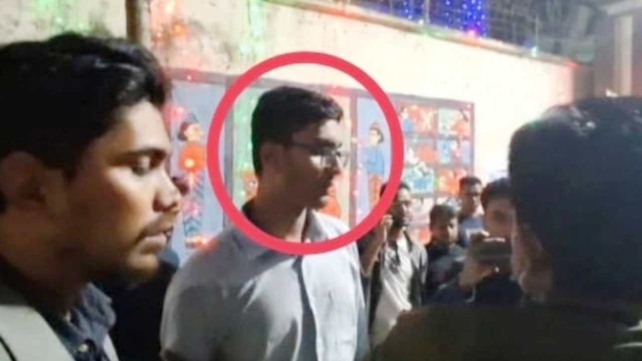 জবি ছাত্রদল নেতা (লাল বৃত্তে) ফরহাদ বিন বাসিত