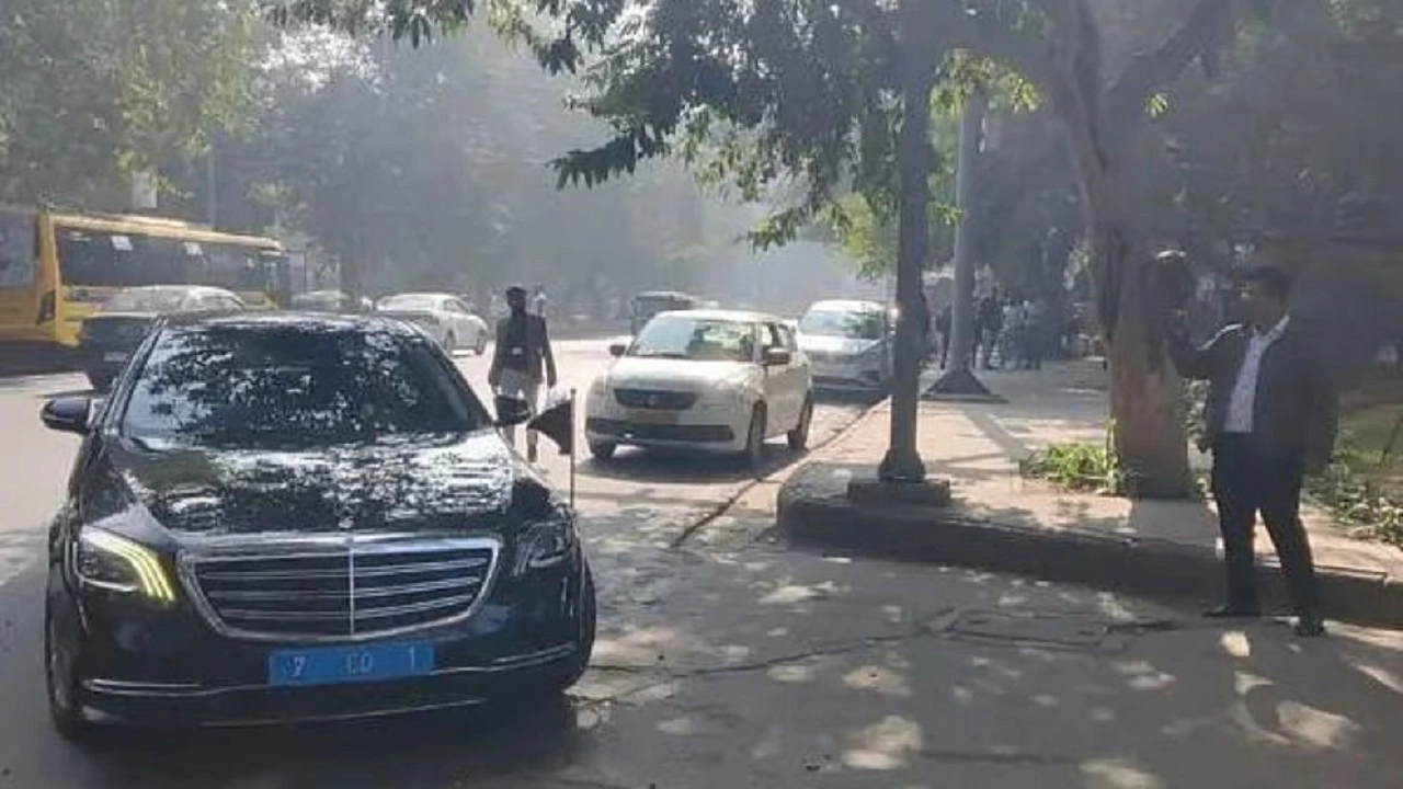 ভারতের পররাষ্ট্র মন্ত্রণালয়ে প্রবেশ করছে বাংলাদেশের হাইকমিশনার এম রিয়াজ হামিদুল্লাহ। ছবি: সংগৃহীত