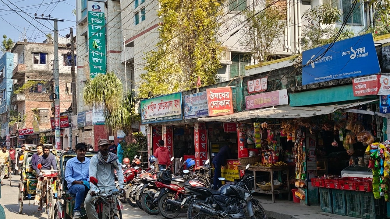 আভিসিনা হাসপাতালের সামনে করা মোটরসাইকেল পার্কিং