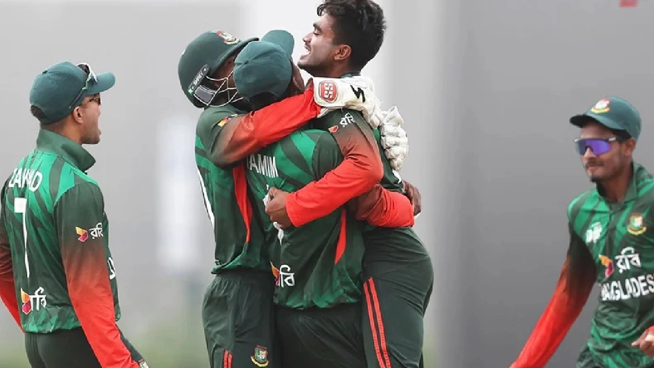 বাংলাদেশ অনূর্ধ্ব-১৯ দলের উইকেট উদযাপন