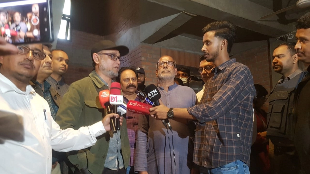 ছায়ানট ভবন পরিদর্শন করেন মোস্তফা সরয়ার ফারুকী