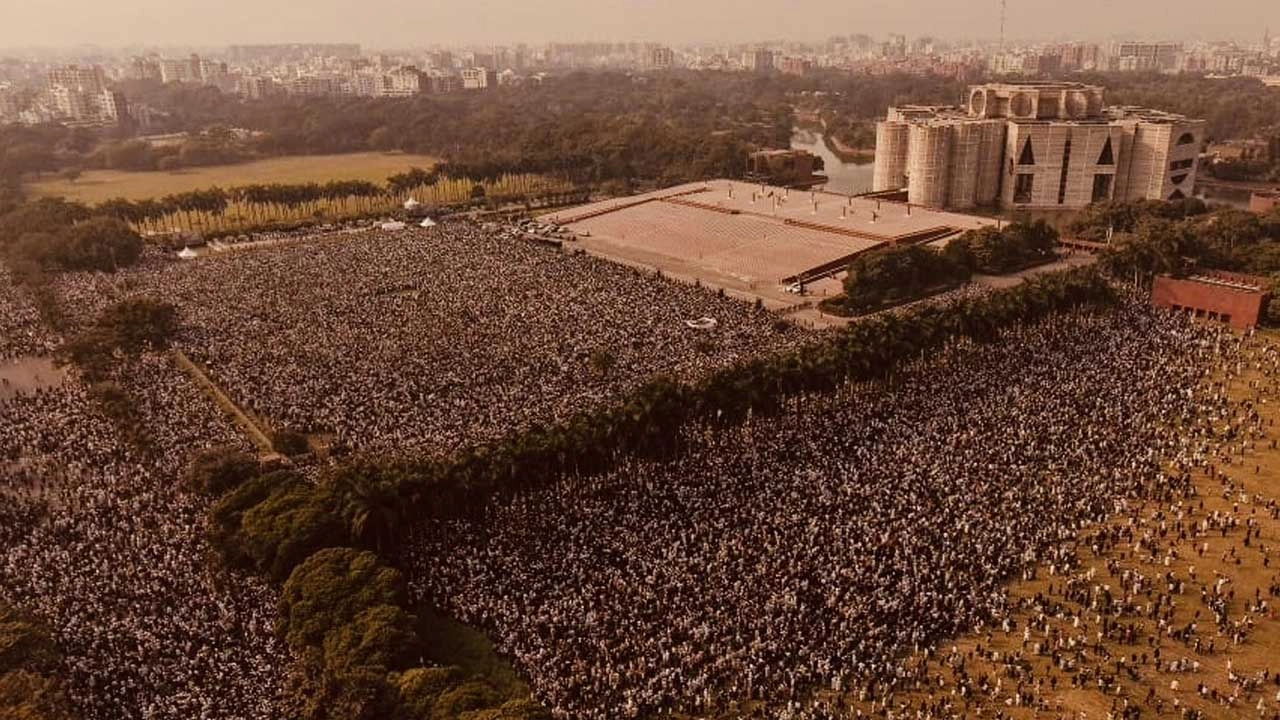 ইনকিলাব মঞ্চের মুখপাত্র শহীদ শরীফ ওসমান হাদির নামাজে জানাজাযর একাংশ