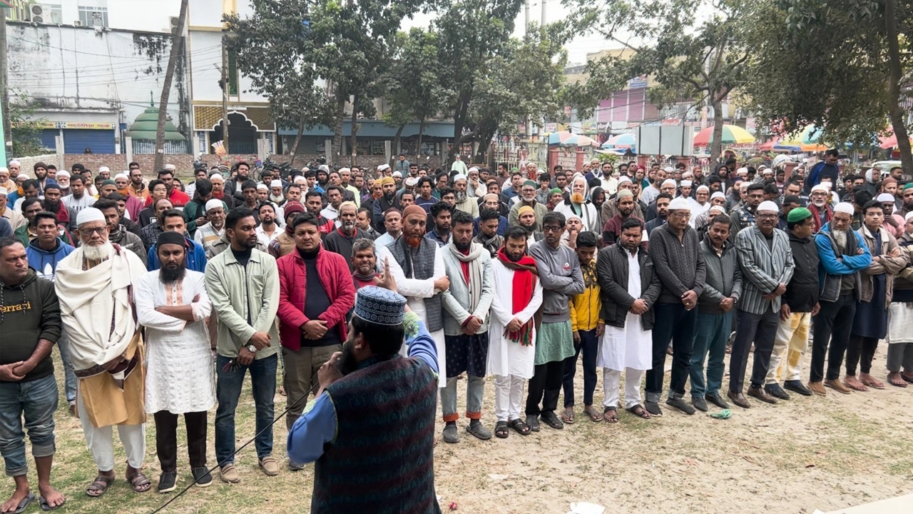 কুষ্টিয়ায় ওসমান বিন হাদির গায়েবানা জানাজা অনুষ্ঠিত