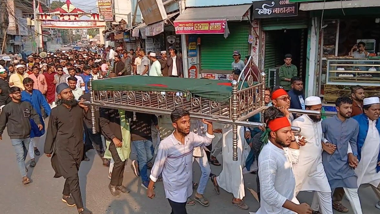 চাঁদপুরে শহীদ হাদির গায়েবানা জানাজা