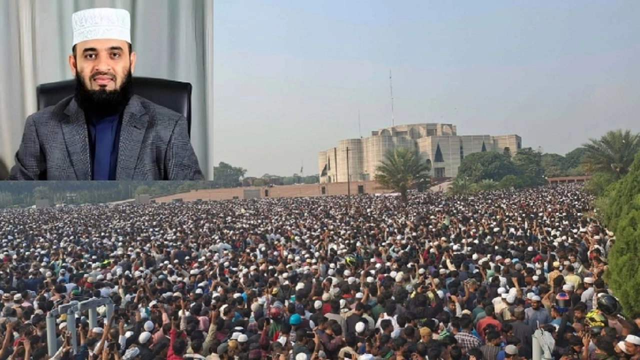 জুলাই গণঅভ্যুত্থানের সম্মুখভাগের যোদ্ধা এবং ইনকিলাব মঞ্চের মুখপাত্র শহীদ শরিফ ওসমান হাদিকে অশ্রুসিক্ত বিদায় জানালেন লাখো জনতা।