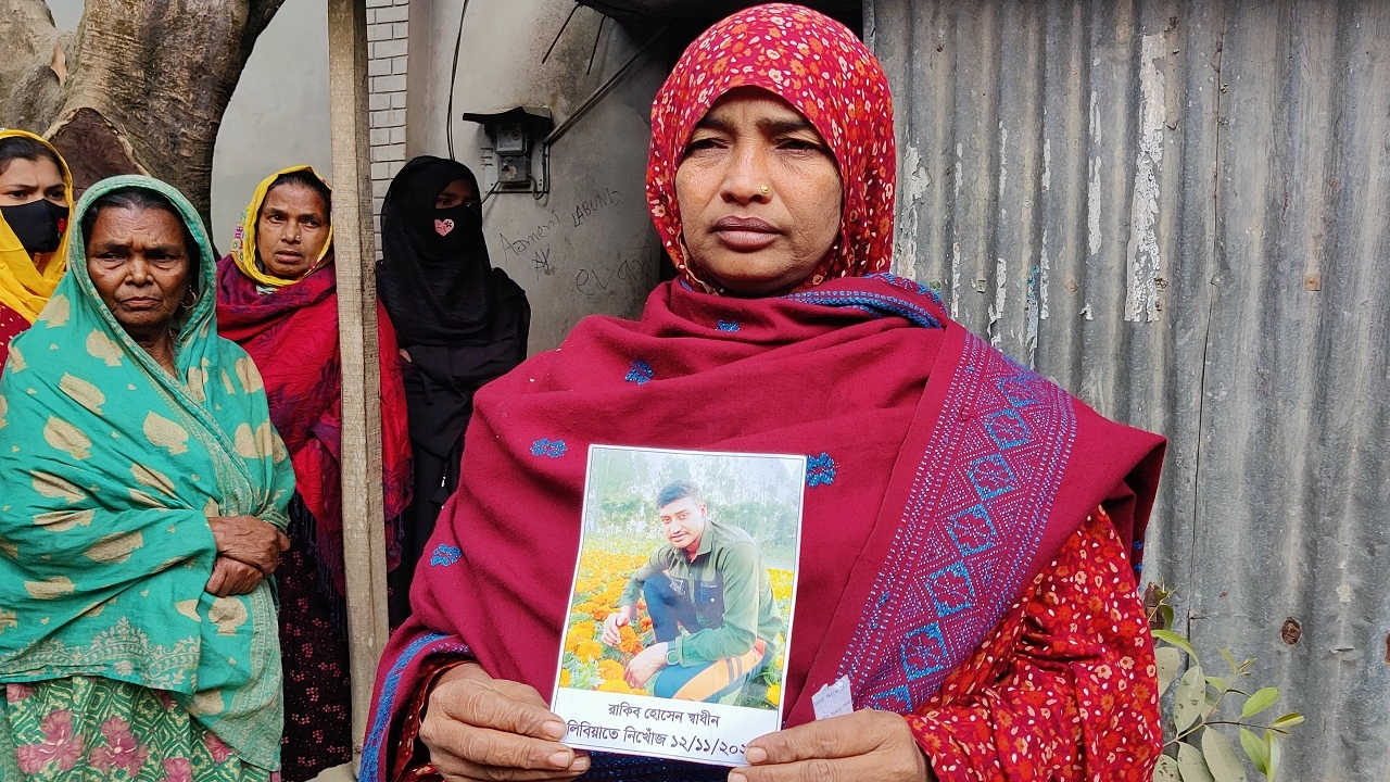 কলেজছাত্র রাকিবুল ইসলাম স্বাধীনের মা