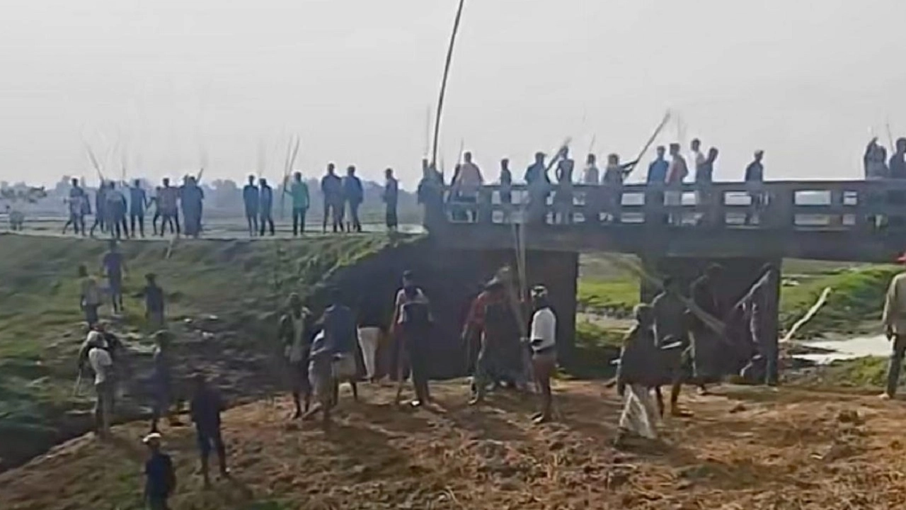 দুই গ্রামবাসীর মধ্যে সংঘর্ষ