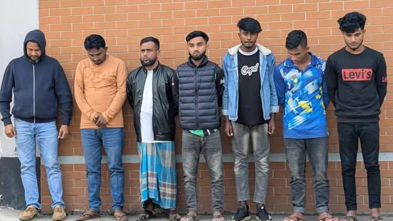 গ্রেপ্তারকৃত সন্দেহভাজন ১০ জন