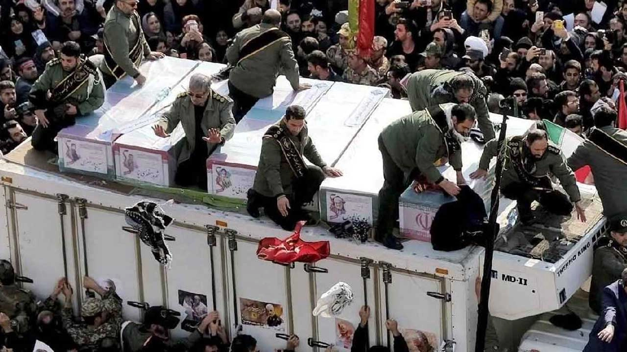 সোলাইমানির লাশবাহী গাড়ির ছবি