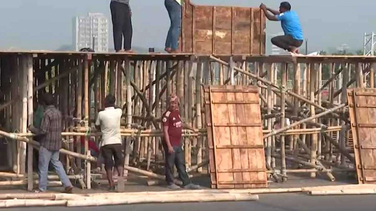 রাজধানীর ৩০০ ফিট এলাকায় সংবর্ধনা অনুষ্ঠানের মঞ্চ তৈরির কাজ শুরু হয়েছে