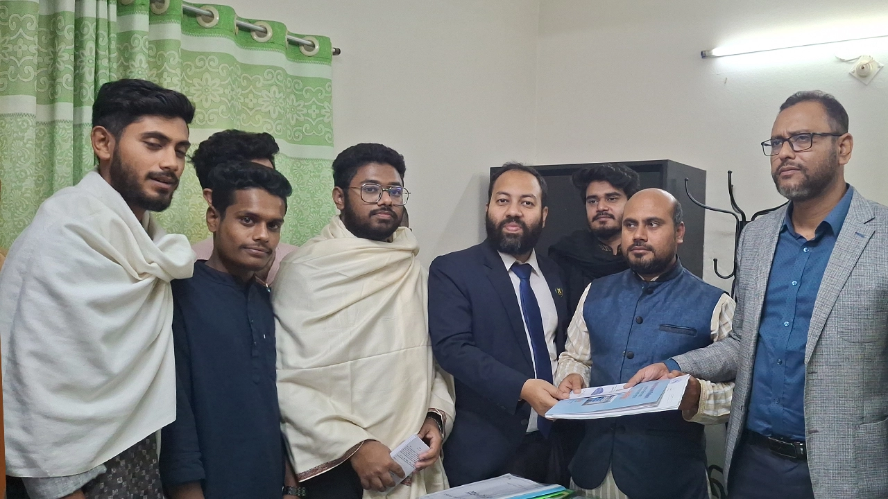 টাঙ্গাইল সদর-৫ আসনে এনসিপির মনোনীত প্রার্থী মনোনয়ন ফরম উত্তোলন