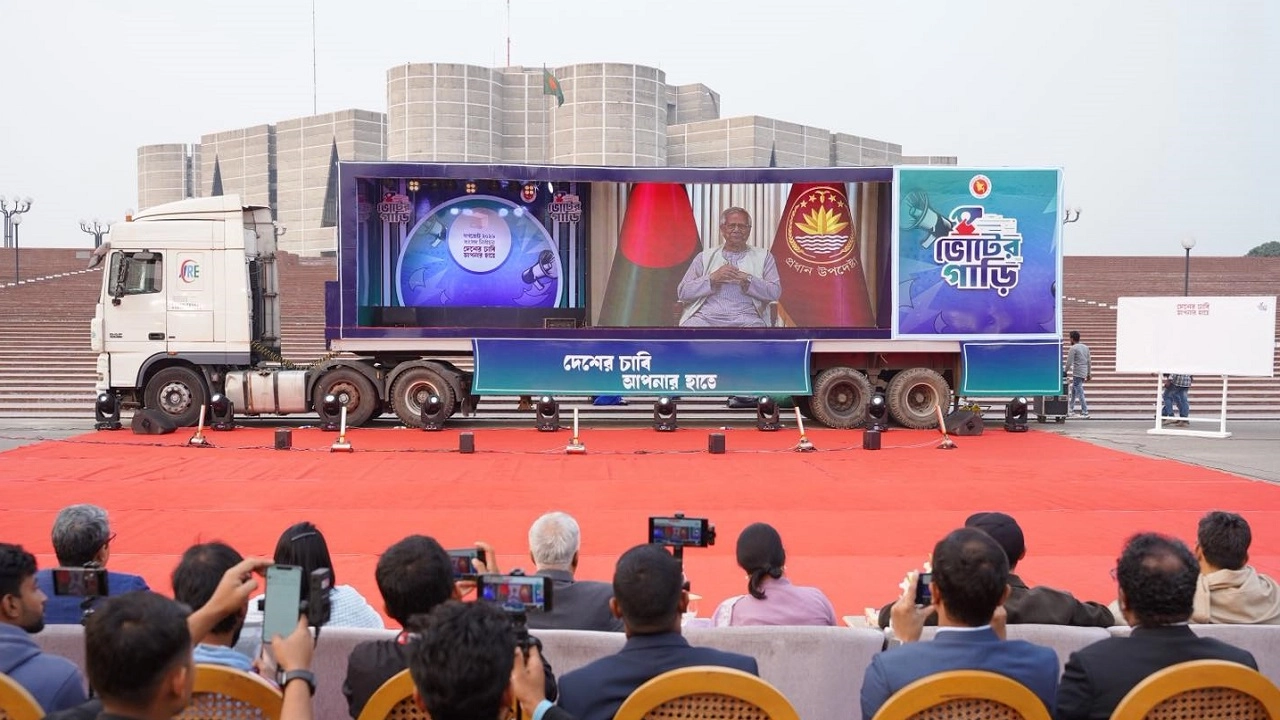 ভোটের গাড়ির যাত্রা শুরু