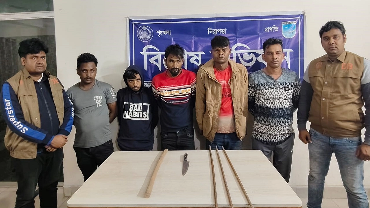 ডাকাত দলের ৫ সদস্য আটক