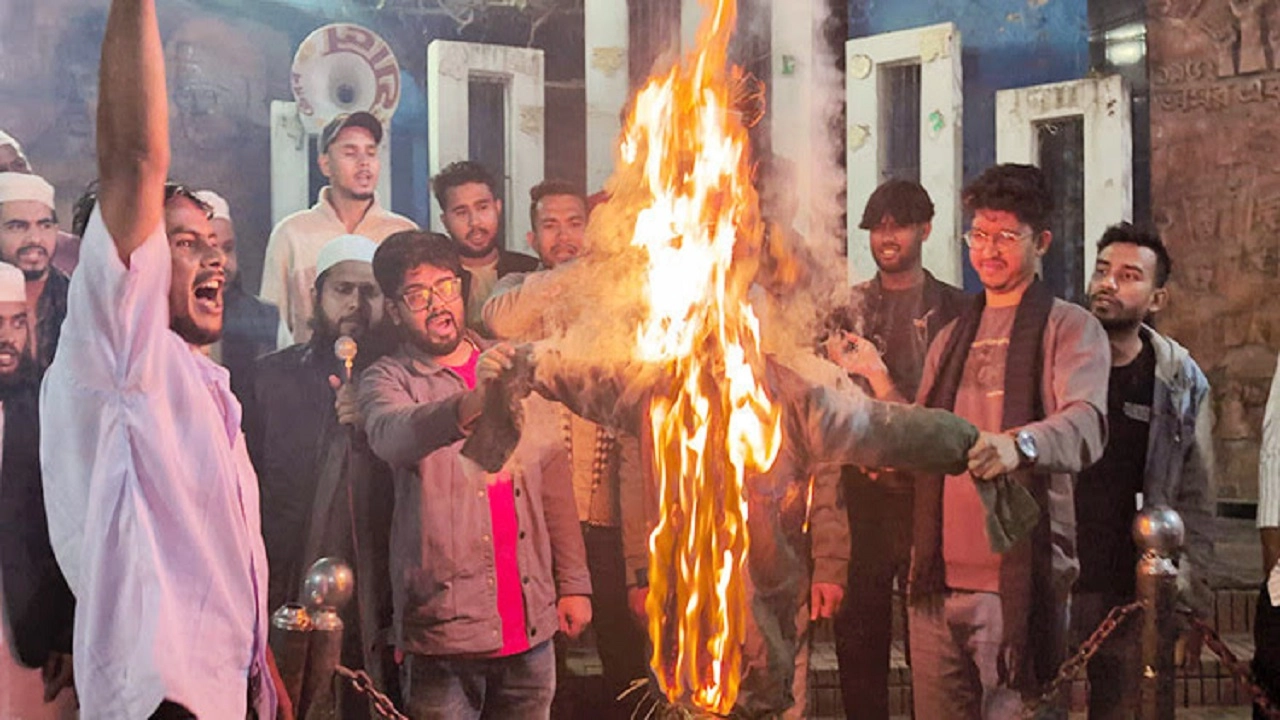 স্বরাষ্ট্র উপদেষ্টার কুশপুতুল দাহ