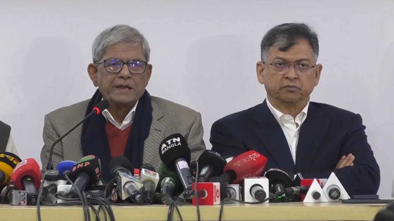 বক্তব্য রাখছেন বিএনপির মহাসচিব মির্জা ফখরুল ইসলাম আলমগীর