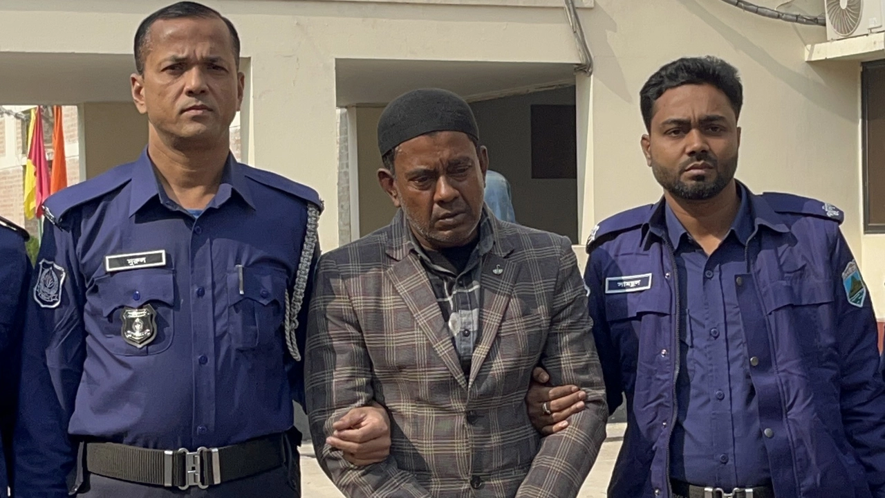 গ্রেপ্তারকৃত জহুরুল মোল্লা