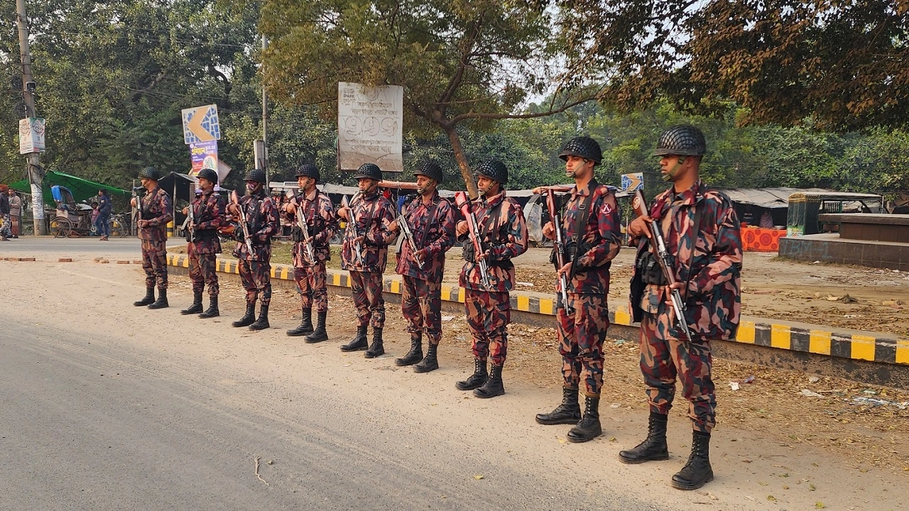 সতর্ক অবস্থায় ৫৩ বিজিবি