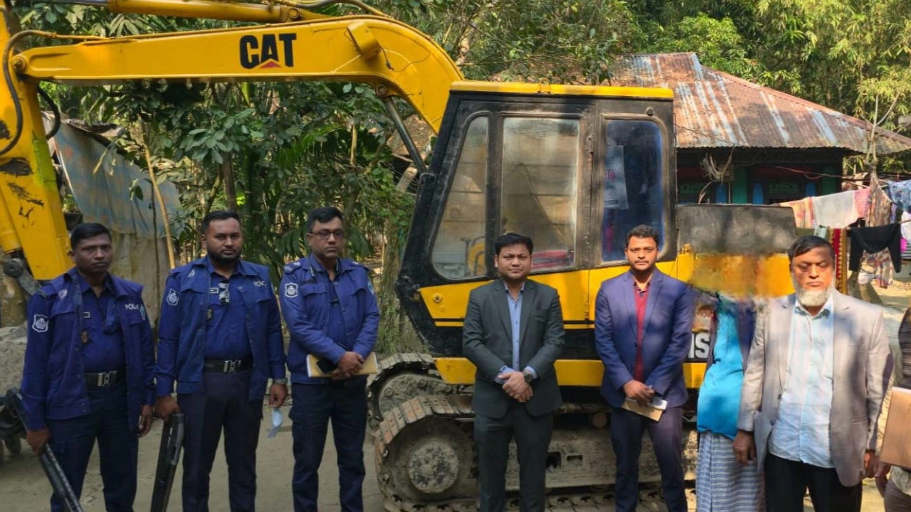 অবৈধভাবে মাটি কাটায় জরিমানা 