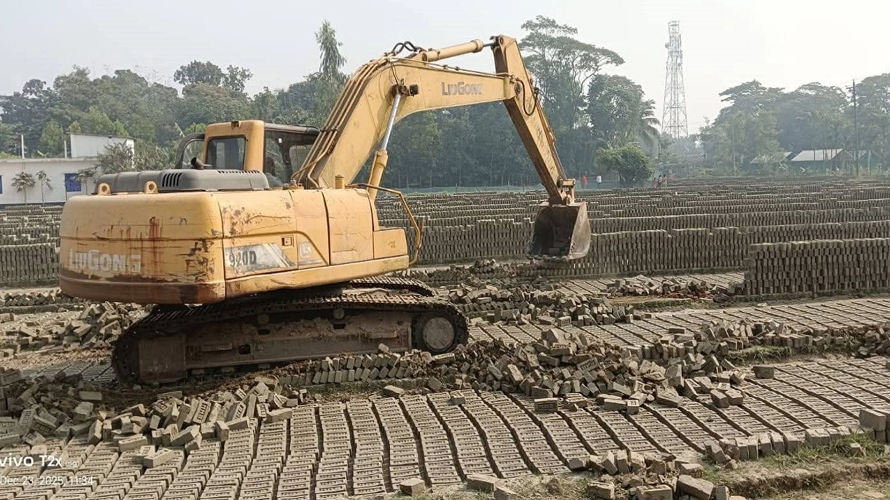 কুমিল্লায় দুই ইটভাটায় অভিযান