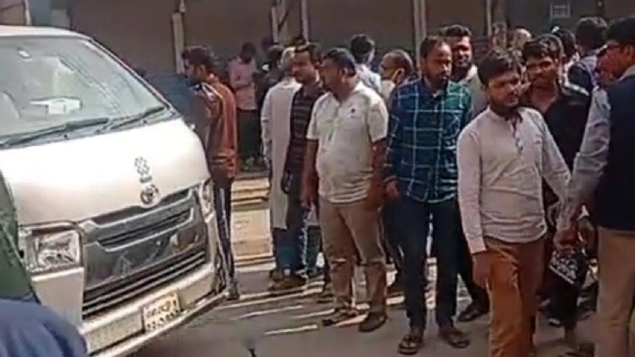 অর্ধশতাধিক শ্রমিক অসুস্থ