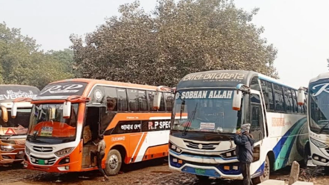 চাঁপাইনবাবগঞ্জ থেকে শতাধিক বাসে ঢাকা যাবেন বিএনপির নেতাকর্মীরা