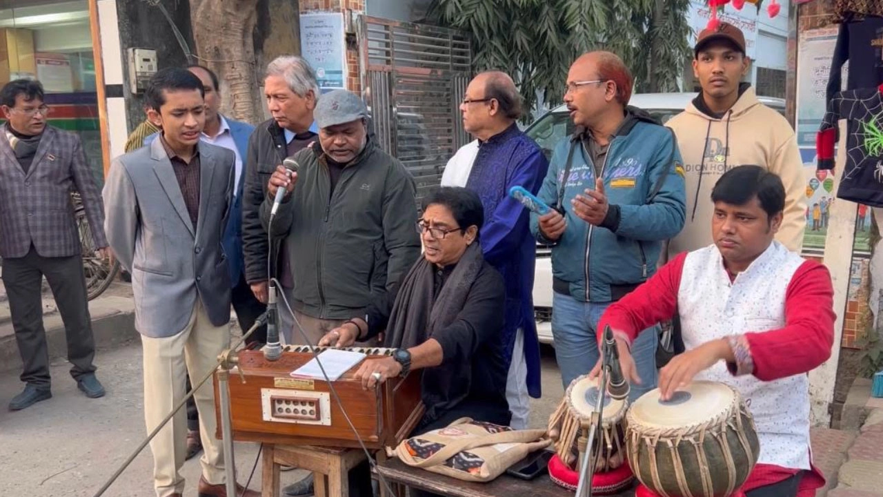 উদীচী, ছায়ানট ও গণমাধ্যমে হামলার ঘটনায় কুষ্টিয়ায় গানে গানে প্রতিবাদ