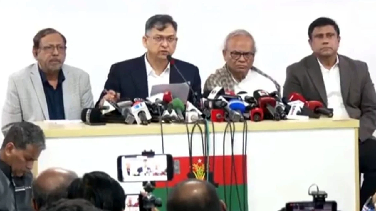 সংবাদ সম্মেলন বিএনপির স্থায়ী কমিটির সদস্য সালাহদ্দিন আহমদ