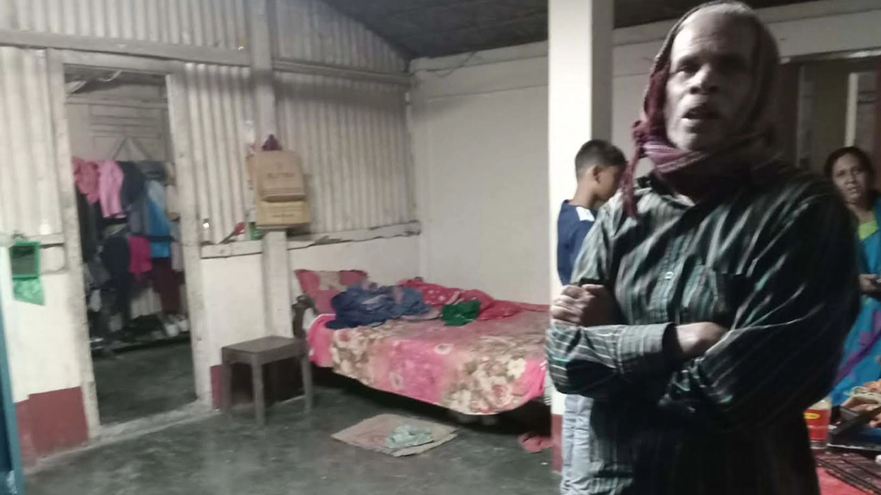 সোনালী ব্যাংকের ডিজিএমের গ্রামের বাড়িতে চুরি