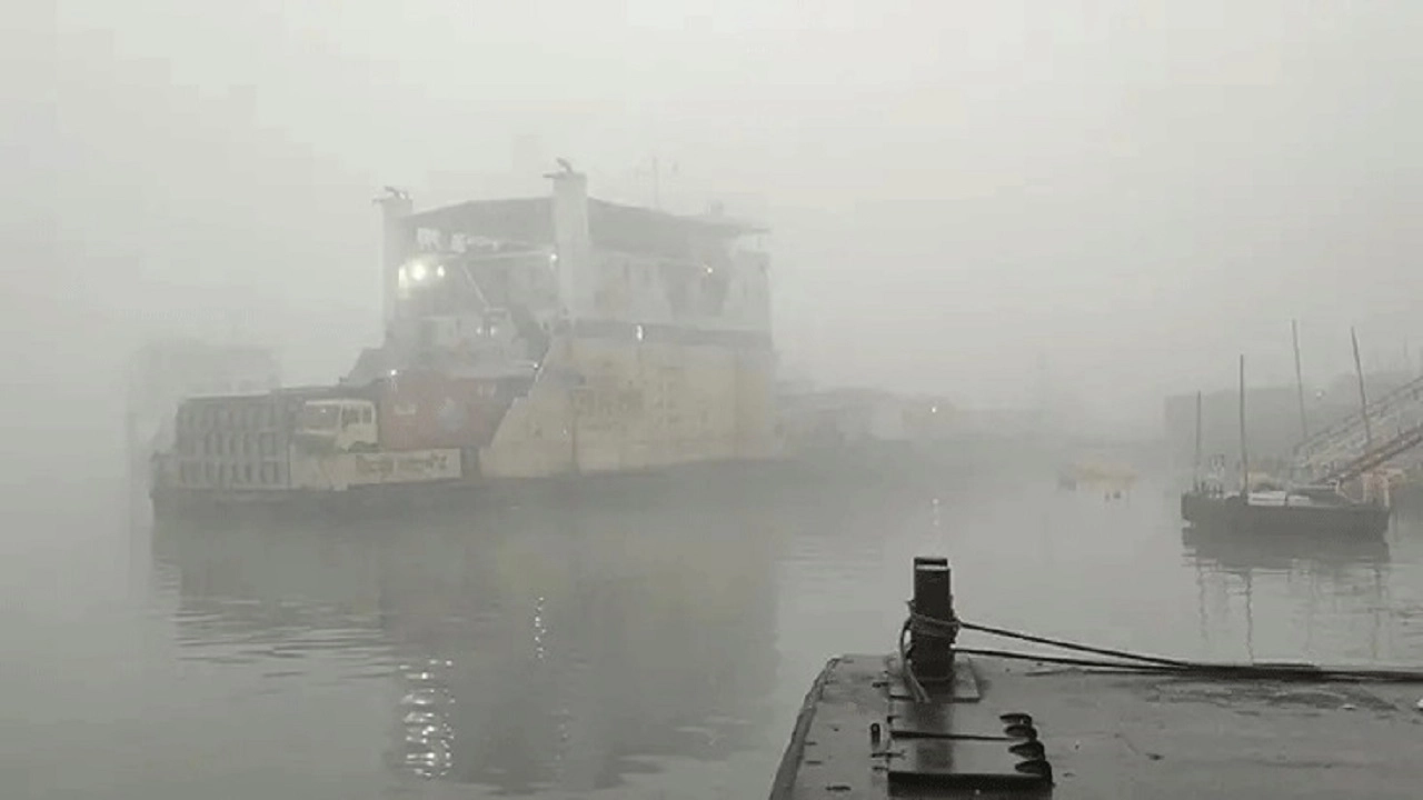 ঘন কুয়াশা থাকায় বন্ধ পাটুরিয়া ও দৌলতদিয়া ঘাট