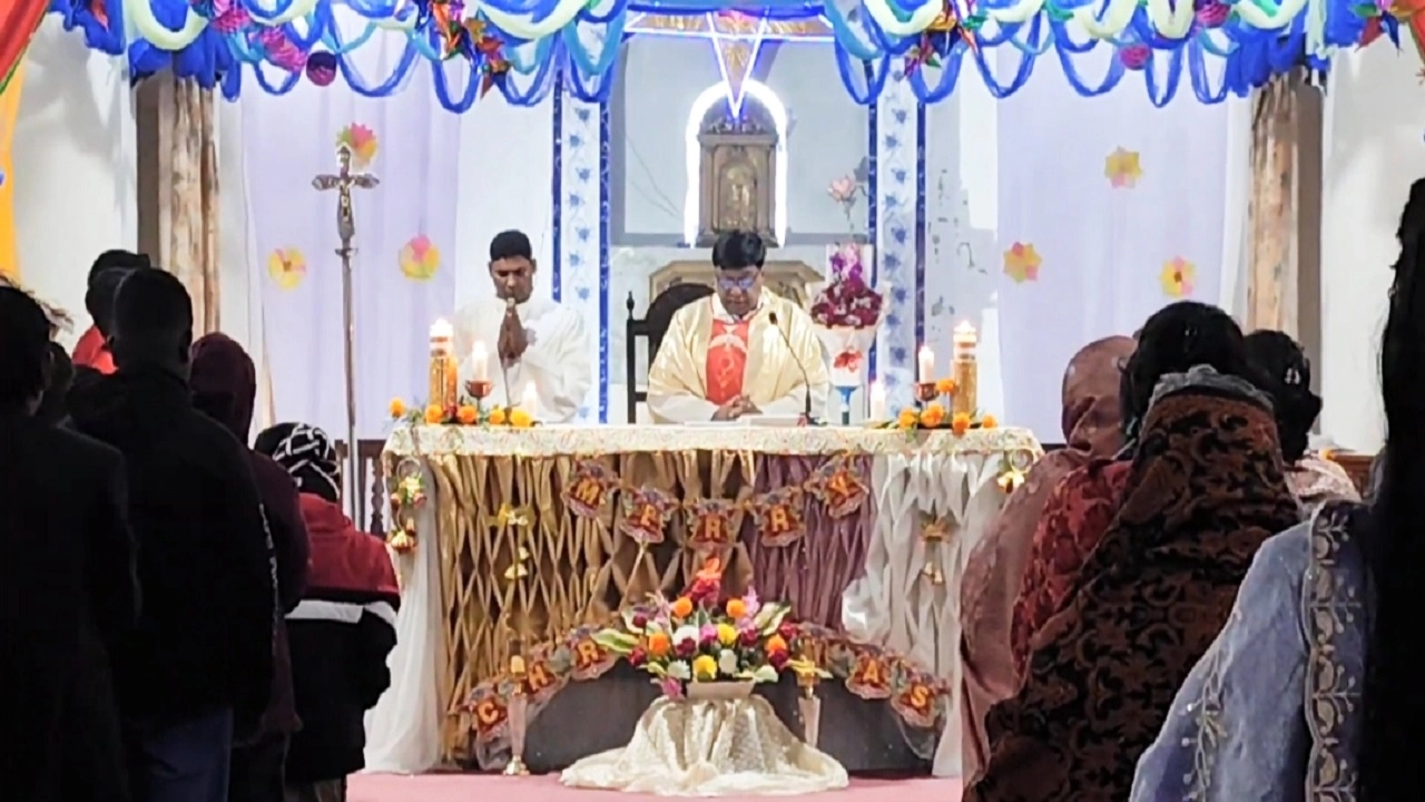 বড়দিনের আনুষ্ঠানিকতা শুরু